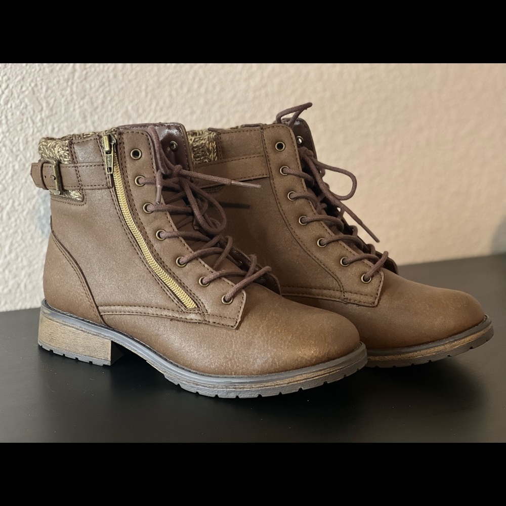 Brown boots with zipper